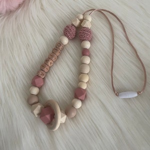 Gepersonaliseerde ketting voor borstvoeding of draagzak in stoffig roze