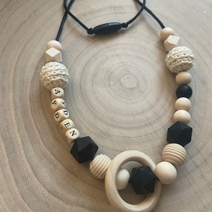 Collar de lactancia o portabebés personalizado en negro y crudo