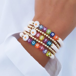 Colour Love Name Daisy Bracelet, Floral Personalized Heishi Bracelet, Custom Gifts