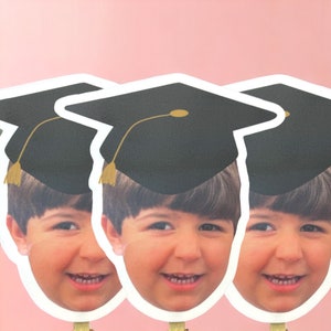 Cara en un palito / Recortes grandes / Cabeza con foto / Recortes de caras / Accesorios para fotos / Recuerdos de fiesta / Fiesta de graduación / Decoraciones de graduación /