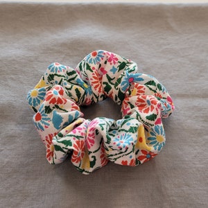 Linen Scrunchies | Spring Scrunchies | Floral Scrunchies | Homemade Scrunchies | Handmade Scrunchies | Cute Scrunchies, Hair Scrunchies