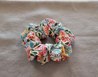 Linen Scrunchies | Spring Scrunchies | Floral Scrunchies | Homemade Scrunchies | Handmade Scrunchies | Cute Scrunchies, Hair Scrunchies