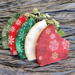 Snowflakes Face Mask, Christmas Face Mask with Adjustable Ear Loops for Men Women and Kid, Homemade Face Mask, Winter Face Mask with 3 Layer