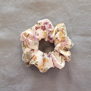 Floral Scrunchie, Homemade Scrunchie, Handmade Scrunchie, Cute Scrunchies, Hair Scrunchies, Hair Accessorie