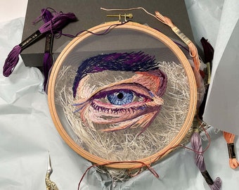 Realistic Eye Embroidery Art: Hand-Stitched Home Decor (20cm)