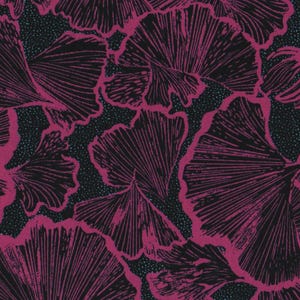 Puede incluir: Patrón repetitivo de hojas de ginkgo estilizadas en magenta sobre un fondo negro con pequeños puntos. Las hojas tienen vetas detalladas, creando una apariencia texturizada. Adecuado para tela o papel pintado, el diseño es visualmente llamativo.