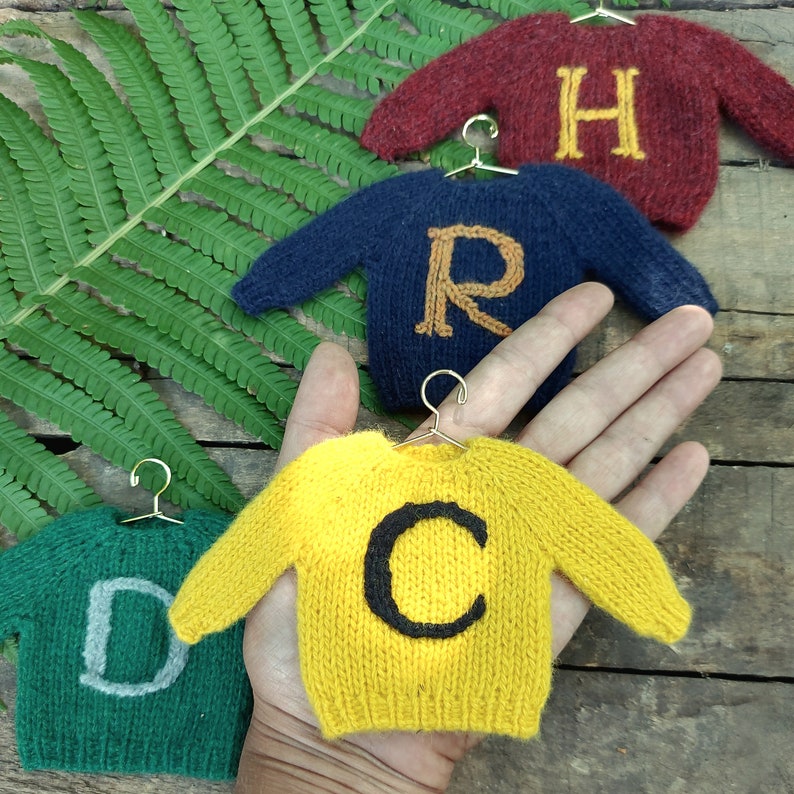 Miniature personalized wool sweater, Mini sweater, Christmas tree decoration, Tiny hand knit letter jumper, Monogramed gift image 4