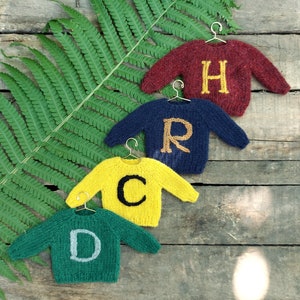 Miniature personalized wool sweater, Mini sweater, Christmas tree decoration, Tiny hand knit letter jumper, Monogramed gift image 3