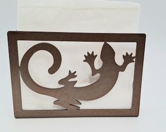 Servilletero o portacartas de estilo suroeste en tono bronce cepillado con silueta artística de reptil.