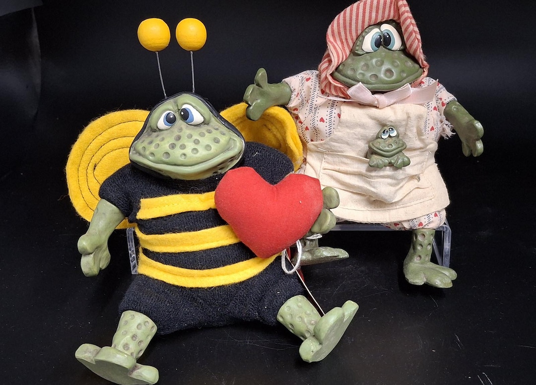 Russ Berrie Honeycomb Frog Figurines – Bee or Frieda, 90s