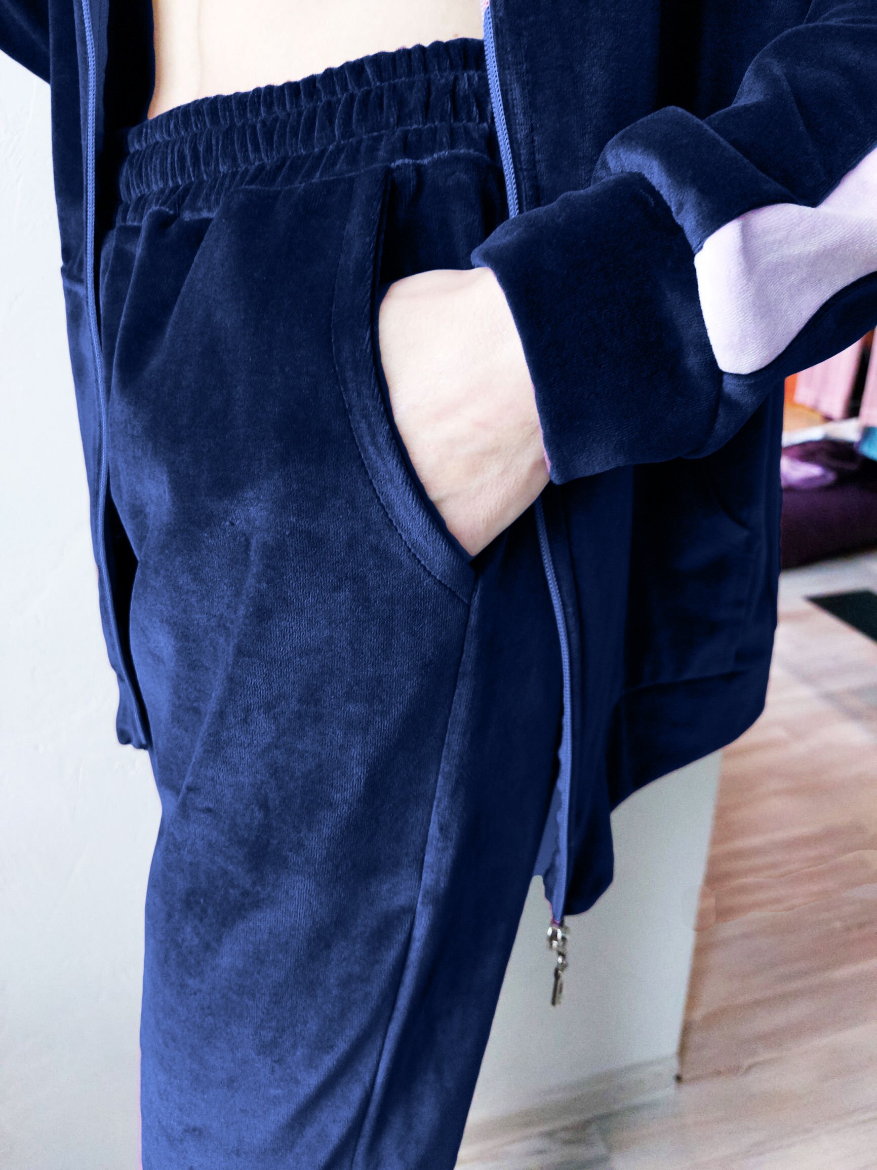 Modern Velour Tracksuit for Women: Zippered Hoodie, Pants