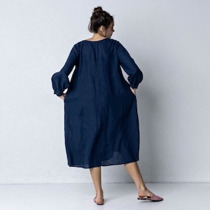 Abito in lino blu: abito midi a maniche lunghe con tasche