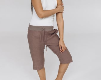 Bermudas de lino: pantalones cortos de verano de corte recto para mujer con bolsillos.