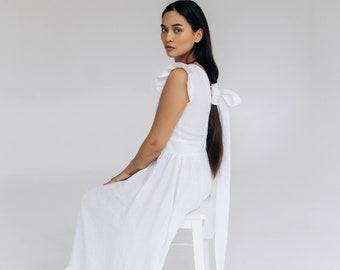 Robe longue en lin blanche : robe de mariée bohème sans manches