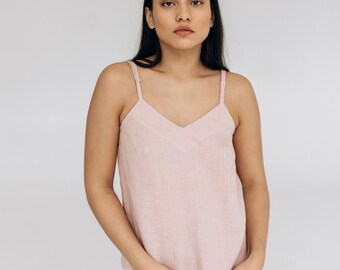Roze linnen tanktop met spaghettibandjes: minimalistische zomerblouse