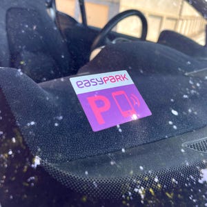 内側貼り付けフロントガラスEasyParkステッカー - 駐車許可証 - EasyPark駐車ステッカー - EasyParkアプリアクセサリ - 駐車アプリソリューション