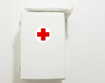 Naklejka Wolontariusz Czerwonego Krzyża | Naklejka na apteczkę pierwszej pomocy | Naklejka na szafkę medyczną | Naklejka na pomoc w nagłych wypadkach | Etykieta na apteczkę pierwszej pomocy
