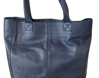 navy blue leather tote handbolsas