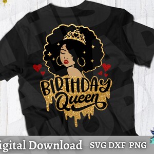 Puede incluir: Camiseta negra con un dise&ntilde;o de purpurina dorada de una mujer con afro que lleva una corona y las palabras "Birthday Queen".