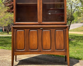 Broyhill Emphasis Mid Century 2pc China Cabinet | Vintage Buffet | MCM Dining Furniture | Please Read Full Description & Review All Photos