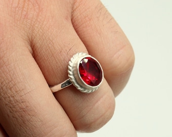 Oval Rubin Sterling Silber Ring, Minimalistisches Design