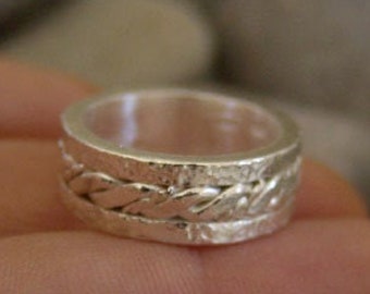 Hammered 925K Sterling Silver Band Ring with Braided Detail