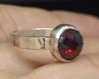 Handgemachter Rubin Ring: Minimalist Sterling Silber, Geschenk für Frauen