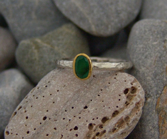 Bague En Argent 925 Massif Plaqué Or Avec De Vraies émeraudes - Neuf (sans Emballage)