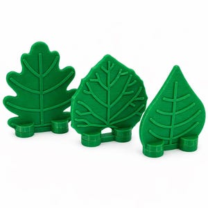 Puede incluir: Un juego de tres tazas de cerámica con un acabado moteado y mate. Las tazas son de color crema, gris claro y gris oscuro. Cada taza tiene un diseño simple y minimalista, ideal para café o té.