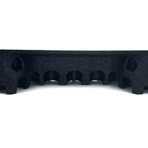Peut inclure: Un objet noir textur&eacute; avec une s&eacute;rie d'ouvertures en forme d'arche. L'objet a un dessus plat et semble &ecirc;tre fait d'un mat&eacute;riau solide. La conception est sym&eacute;trique, avec les ouvertures en arc espac&eacute;es uniform&eacute;ment.