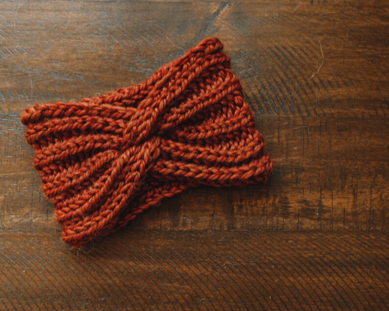 Cadillac Knot Ear Warmer Knitting Pattern image 2