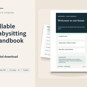 Op de afbeelding: Een digitale invulbare babysit-handboek-sjabloon met een crèmekleurige achtergrond en donkerblauwe tekst. Het document bevat secties voor de naam van de oppas, familienamen en schema's, met de titel Welcome to our home.