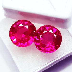 Coppia di zaffiri rosa naturali di forma rotonda da 8 a 10 ct, sfusi, con certificato