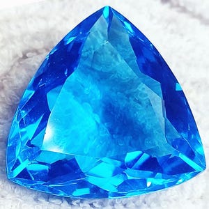 Topazio blu sfuso a forma di trilione da 80+ ct con certificato