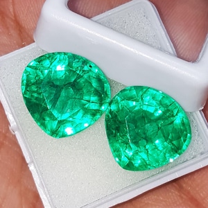 Natürliches Smaragdpaar 8 bis 10 Karat lose Edelstein-Perlenform mit Zertifikat