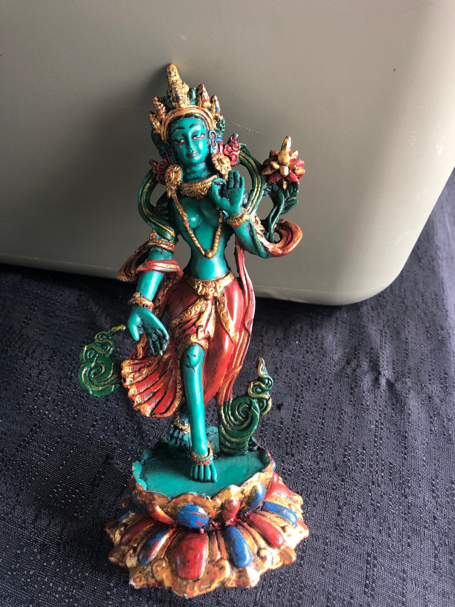 buddha resin statue
