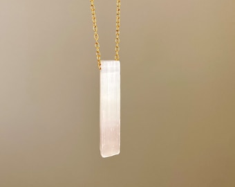 Selenite Crystal Necklace, Crystal Pendant, Crystal Jewelry, White Stone, White Crystal, Satin Spar, Gold Chain, Selenite Jewelry