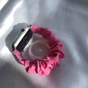 高級ピンクの Apple Watch シュシュバンド、38/40/41 mm、42/44/45/49 mm。すべての SE、Ultra シリーズの時計に適合します。