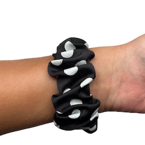 Luxury Fitbit Versa 3/4 spotty scrunchie band