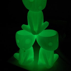 Kodama Succulent Plant Pot Planter glow in the dark image 4