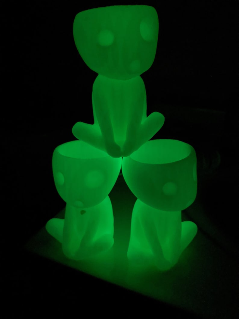 Kodama Succulent Plant Pot Planter glow in the dark image 4
