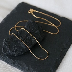 Collar muy fino lleno de oro de 14 quilates, collar minimalista, collar de oro de filigrana para damas, collar fino de oro imagen 1