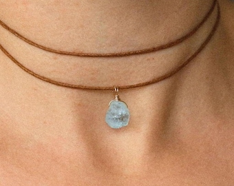 Gargantilla con colgante de aguamarina cruda, plata de ley, collar de piedras preciosas hecho a mano