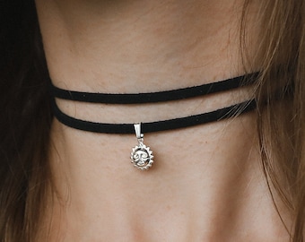 collier soleil, tour de cou pendentif soleil, tour de cou noir, argent soleil, cadeau petite amie, collier bohème, collier wrap, visage solaire, cuir végétalien