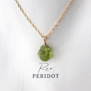 Naszyjnik z surowego peridotu, wisior z peridotu, naszyjnik z kryształu, wisior z kamieniem szlachetnym, kamień urodzeniowy sierpnia, prezent dla mamy, prezent z surowego kryształu