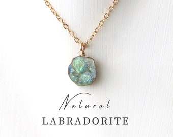 Collier en labradorite brute, pendentif en labradorite brute, colliers en cristal de guérison, collier en pierres précieuses, chaîne en cristal de labradorite, cadeau pour petite amie