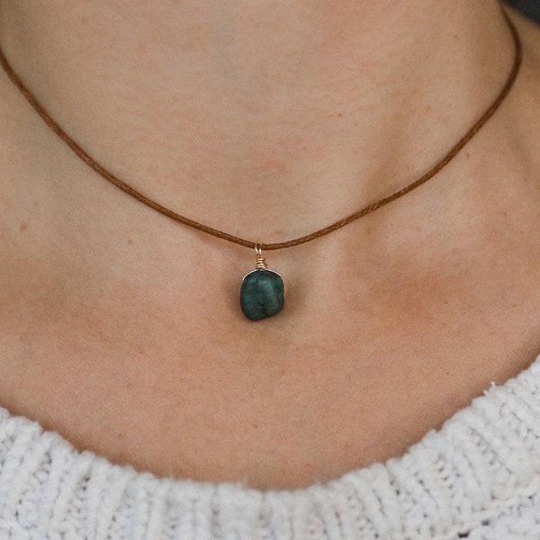 Roher Smaragd Choker, Smaragd Kette , Heilsteinkette, Emerald Stein, Geburtsstein Mai, Geburtssteinkette, minimalistische Halskette