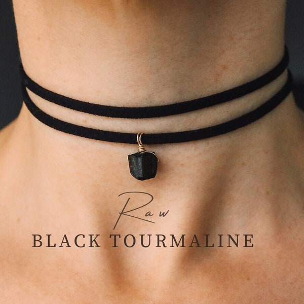 Pendentif tourmaline noire RAW sur un tour de cou en velours, bijoux naturels faits main, collier tourmaline noire, tour de cou noir, tour de cou en velours