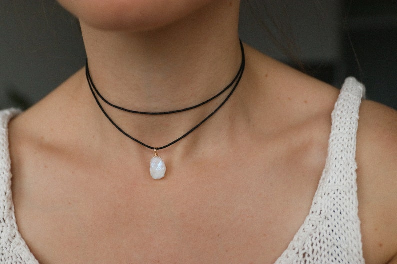 Roher Mondstein Choker, Mondstein Kette, Juni Geburtsstein, Edelstein Kette, Kristall Halskette, Edelstein Kette, Halsband Frauen Bild 5