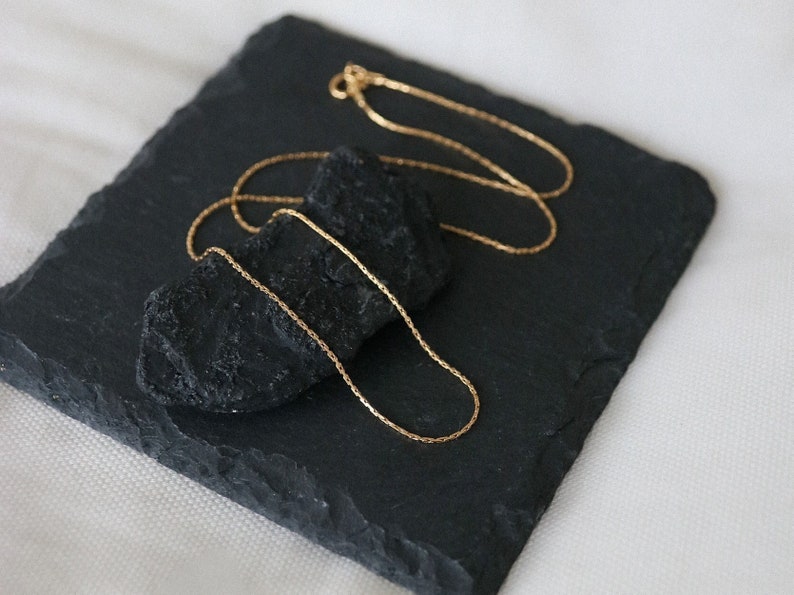 Collar muy fino lleno de oro de 14 quilates, collar minimalista, collar de oro de filigrana para damas, collar fino de oro imagen 1
